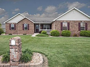 202 Eagle Dr, Aviston, IL 62216