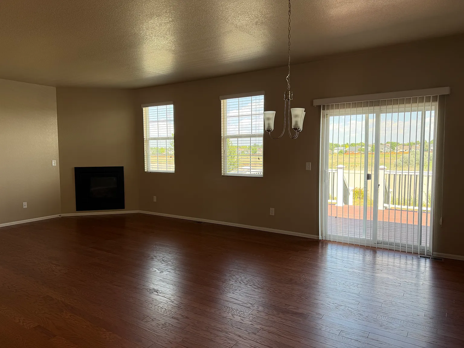 5 bed, 2888 sqft, $3,195 — Photo 3