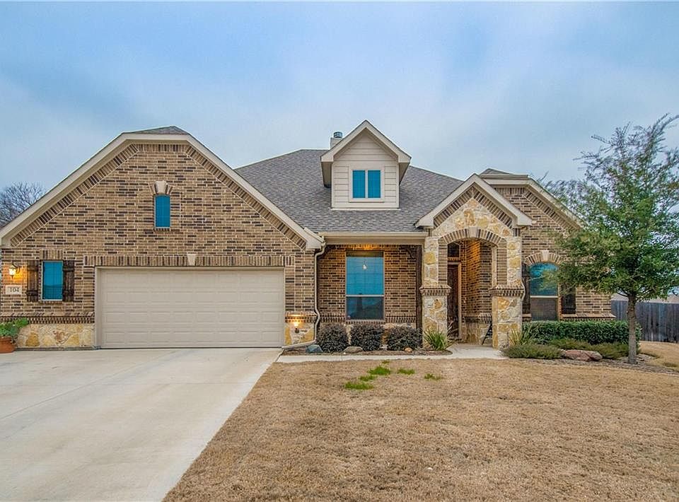 1st image of 104 Cactus Ct