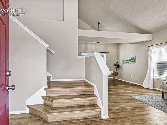 5th image of 848 Regent Ct