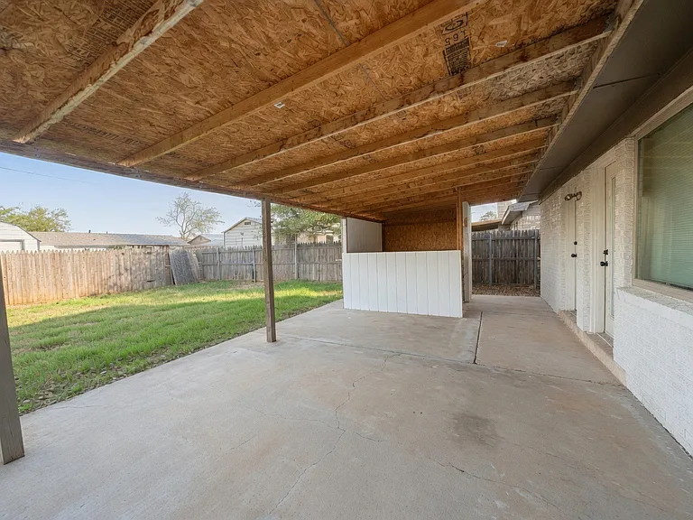 4715 Laura Dr — Photo 17