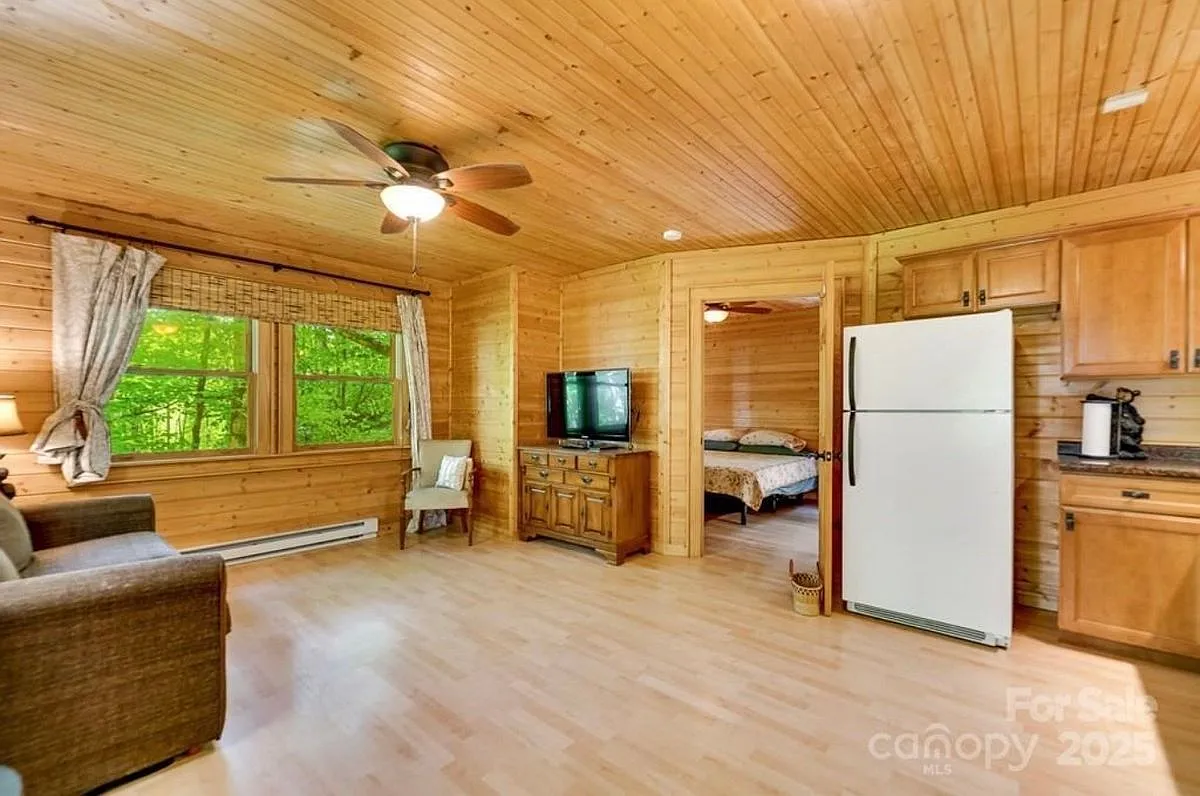 1 bed, 1.0 bath, 550 sqft, $1,400 — Photo 3