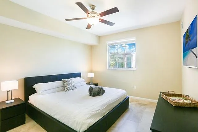 225 NE 1st St #401 — Photo 8