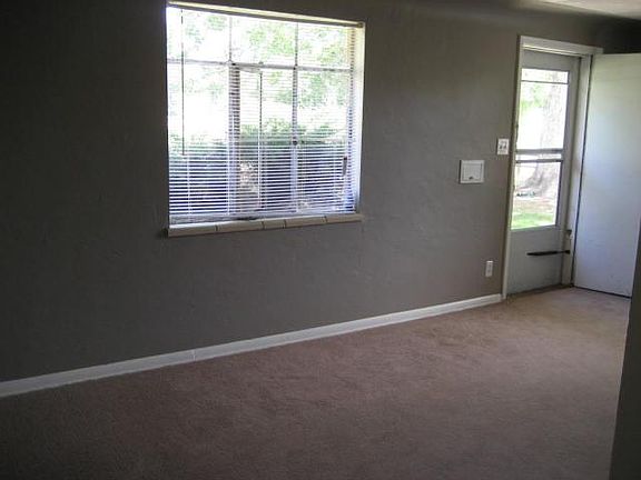 5th image of 2857 N Garfield St