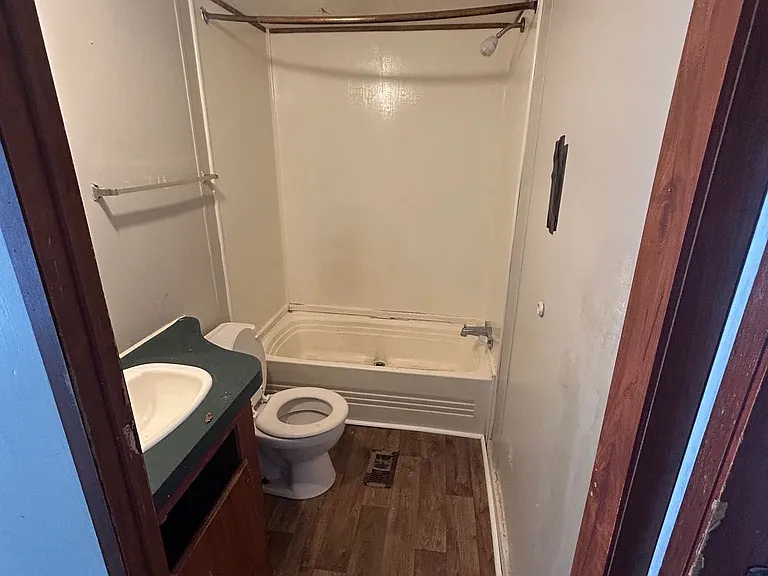 310 Walker Ct — Photo 6