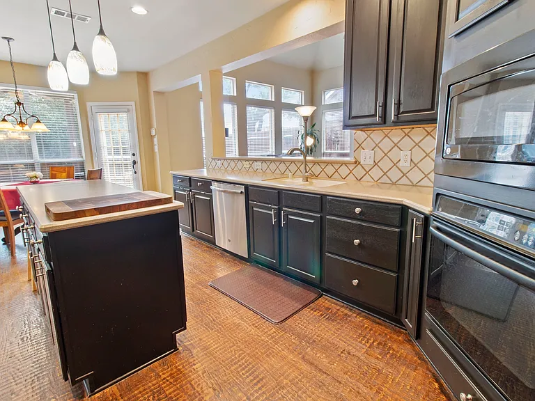 3705 Glenshannon Ln — Photo 4