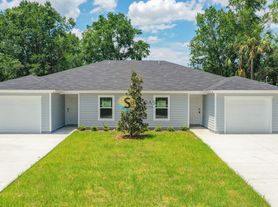 22 Pine Hill Ln, Palm Coast, FL