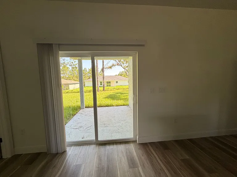 1852 W Quaker Ln — Photo 18