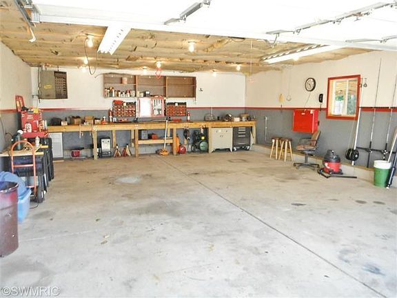 4th image of 138 35th St SE