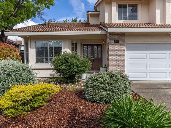 3rd image of 2446 Wine Country Avenue