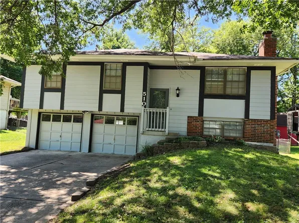 510 Alfalfa Ln, Buckner, MO 64016