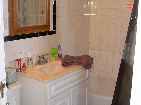 5th image of 3919 N Lincoln Ave APT 2