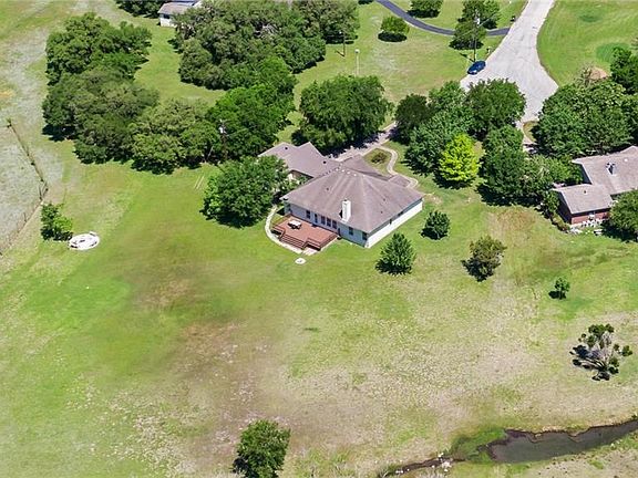 2nd image of 114 Roanoak Dr