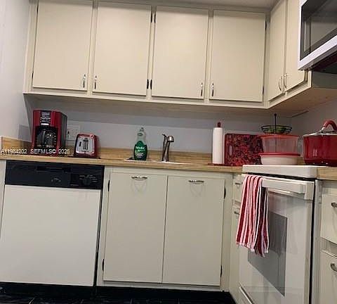 5th image of 5530 NW 44th St APT 111C