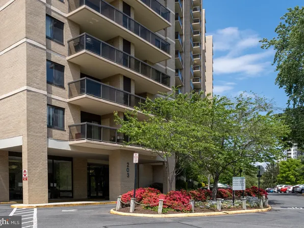 203 Yoakum Pkwy APT 718, Alexandria, VA 22304