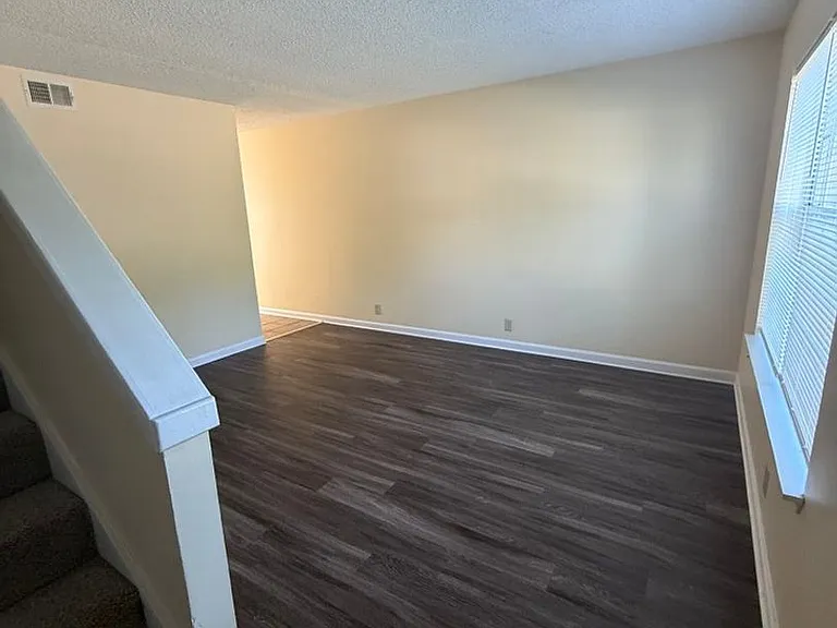 615 Castlegate Dr — Photo 2