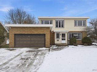 97 Ponderosa Dr, Williamsville, NY 14221