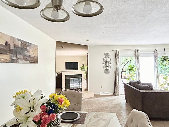 3rd image of 1562 Saddlebrook Ct #B