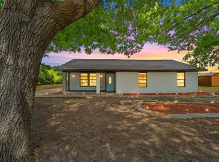 210 Twin Lakes Dr, Waxahachie, TX 75165