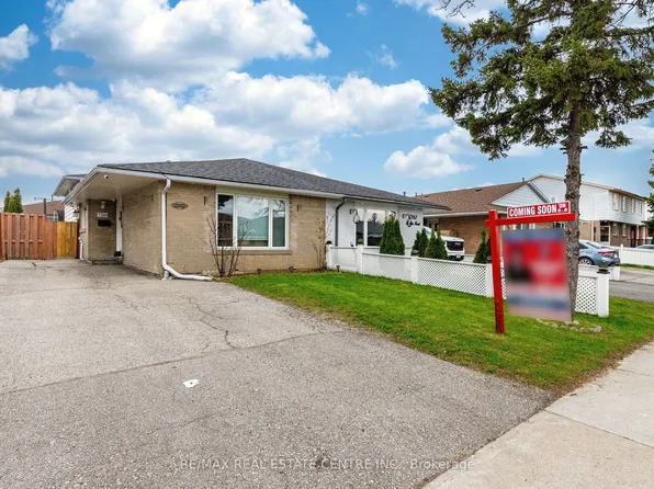 7260 Redfox Rd, Mississauga, ON L4T 2L8