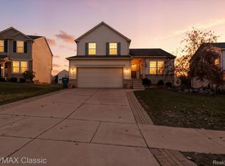 868 Deer Run Lake Rd, Holly, MI 48442