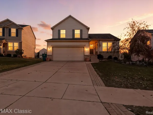 868 Deer Run Lake Rd, Holly, MI 48442