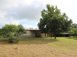 530 Oak Trail Dr, Lockhart, TX 78644