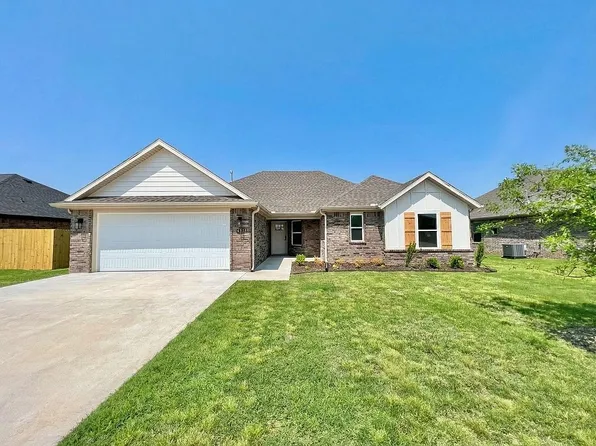 903 Maple View St, Springdale, AR 72762