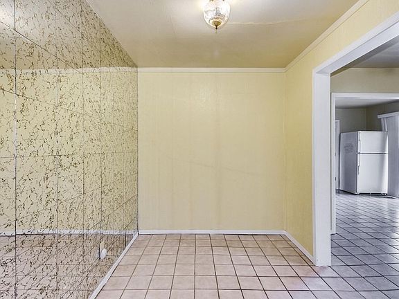 3rd image of 11123 W Pima St