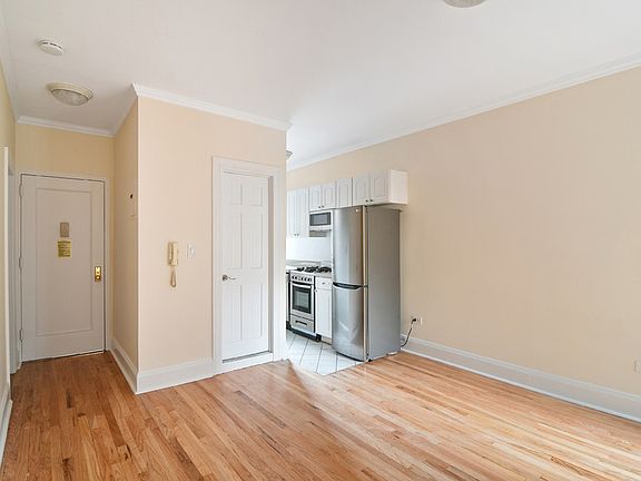 2nd image of 17 Greenwich Ave APT 9