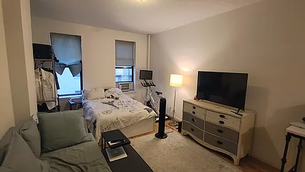 Rented by R New York