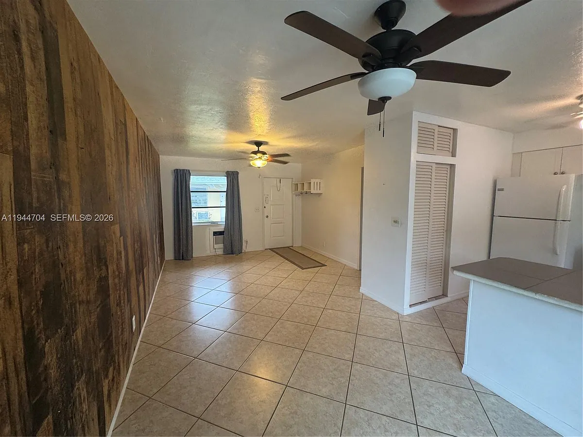 Building Photo - 2241 Monroe St #8