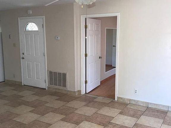 4th image of 2401 W San Miguel Ave