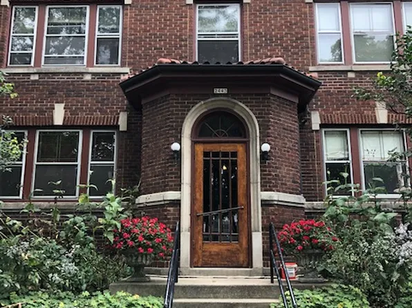 2 bed, 1.0 bath, $1,350, 2443 N Cramer St, Milwaukee, WI 53211