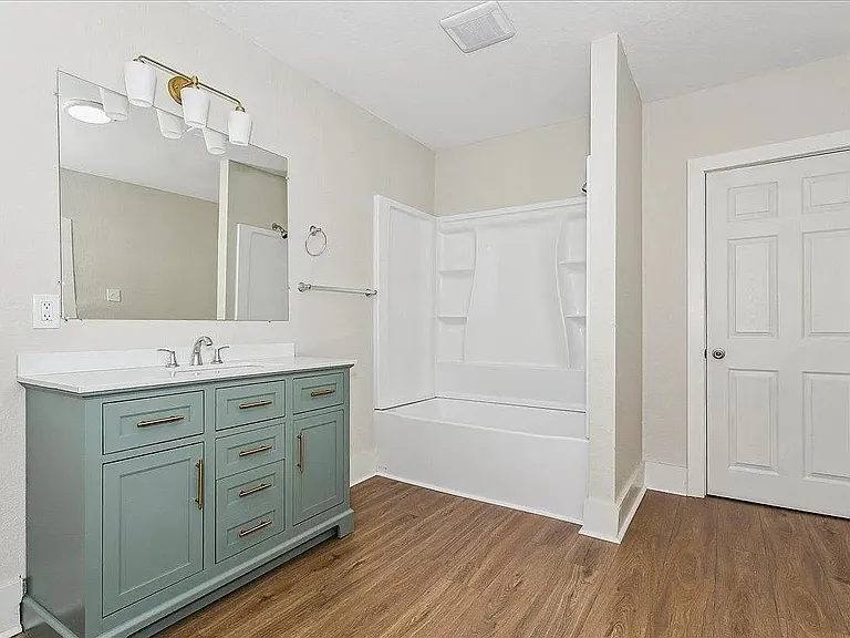 301 SW 3rd St #1 — Photo 14