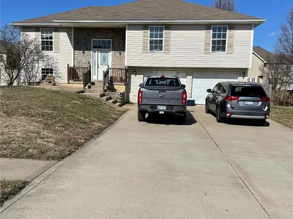 507 Hillcrest Ct, Lansing, KS 66043