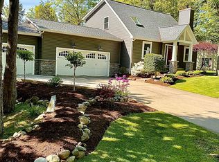 4021 Roxbury Rd, Erie, PA 16506