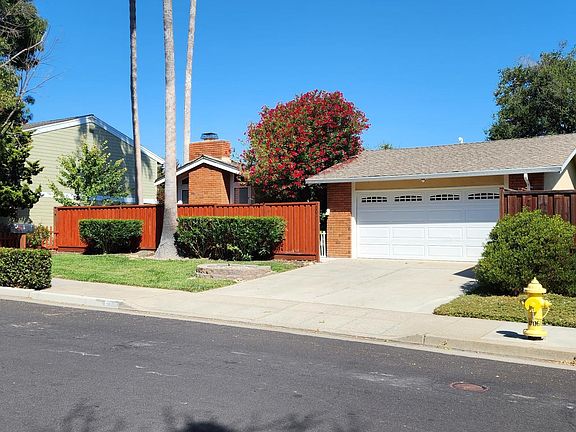 2nd image of 301 De Soto Dr