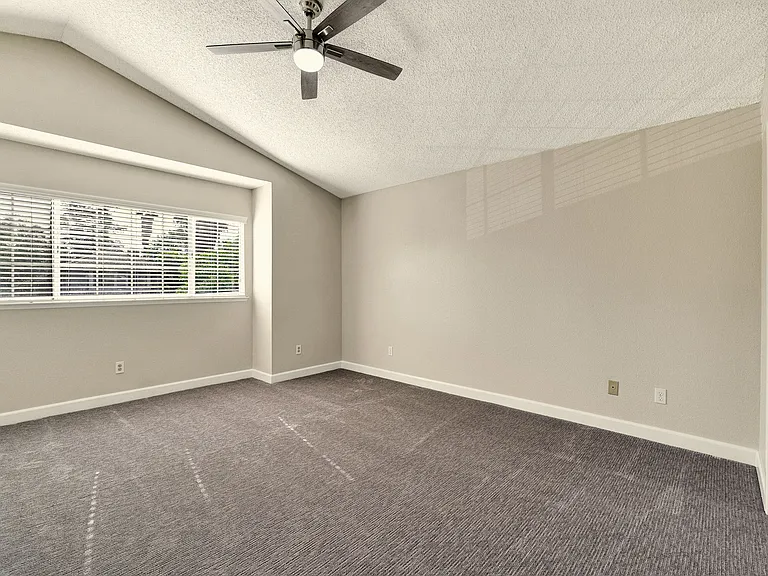 6733 N Warren Ave — Photo 23