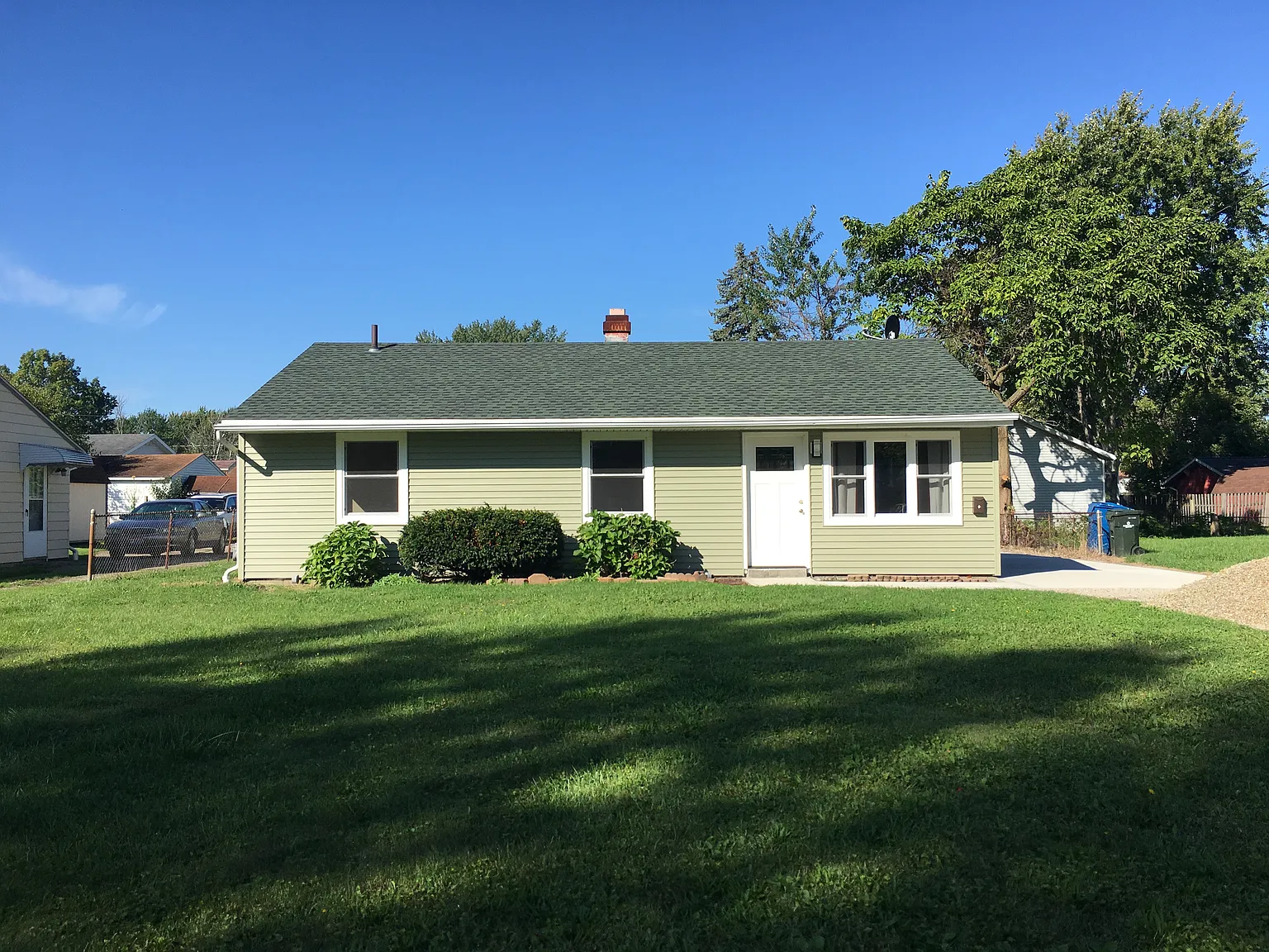 912 East Dr photo 1