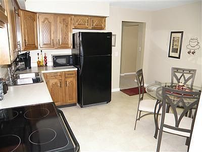 4th image of 712 Saint Matthews Cir