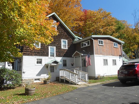 3rd image of 225 Cherry St
