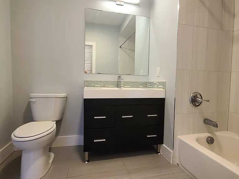 5711 Washington St #404 — Photo 12