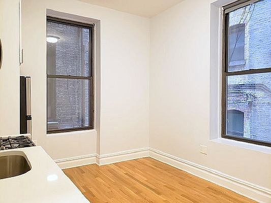 3rd image of 230 W 99th St #1C