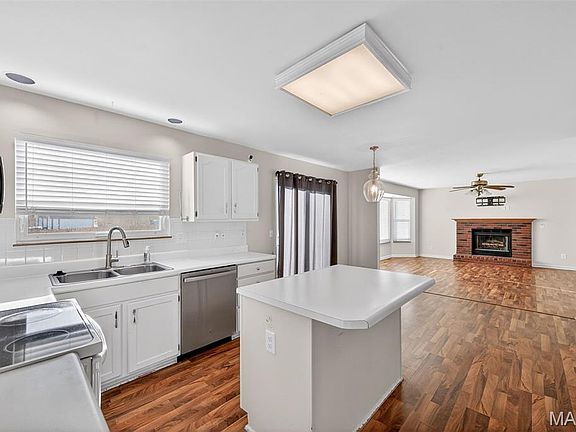 4th image of 4023 Cambridge Crossing Dr