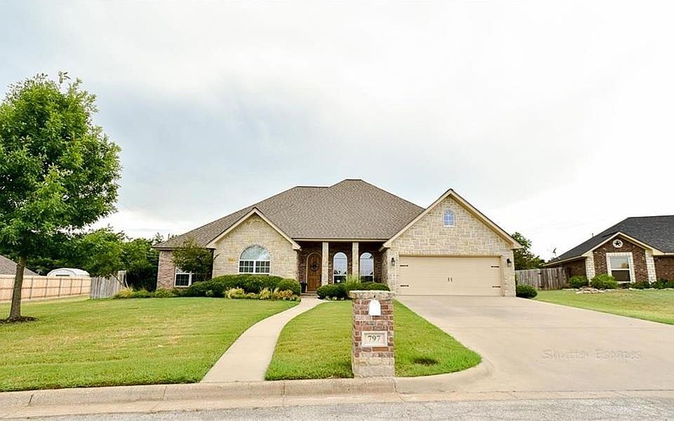 1st image of 797 Bluebonnet Dr