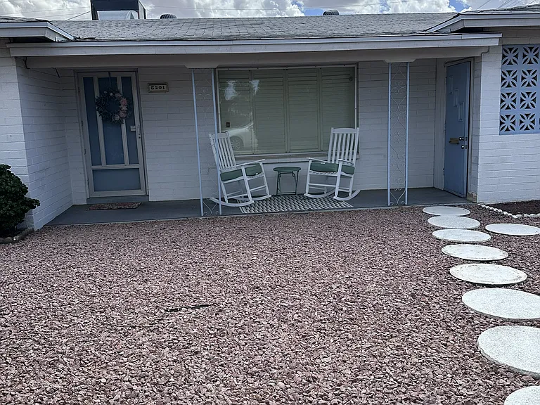 Cute front porch!