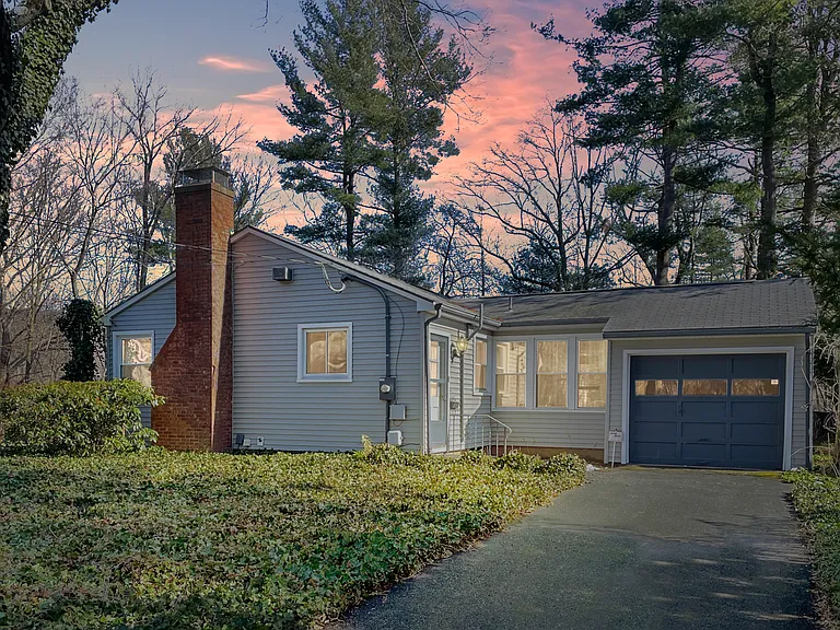 95 Riverside Dr — Photo 24