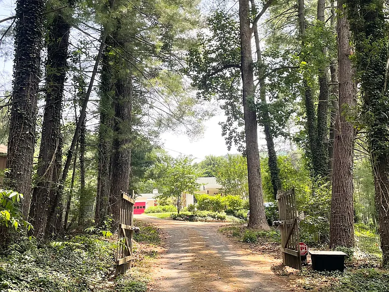 The drive up to the house, you go through a gate. That will remotely close for extra privacy.
