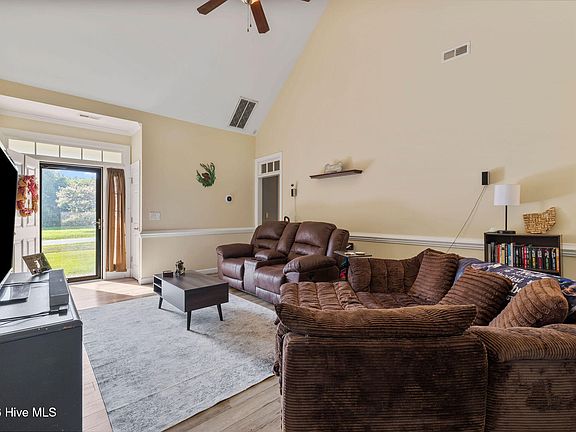 5th image of 204 Planters Ridge Drive